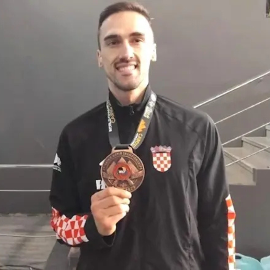 Ivan Kvesić osvojio brončanu medalju na Svjetskom prvenstvu u karateu u Kairu