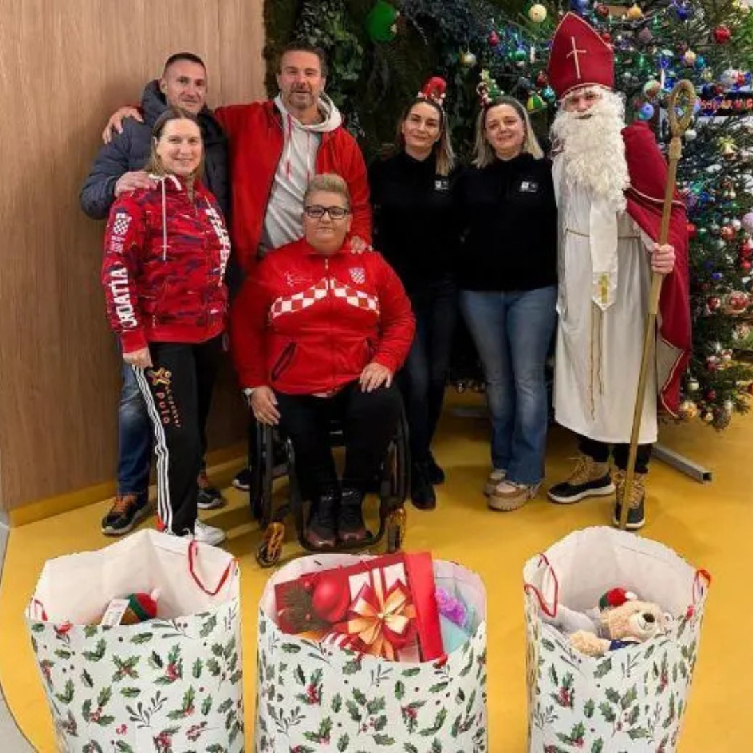 Za blagdan sv. Nikole Toyota darivala mališane u bolnicama u Zagrebu, Rijeci i Splitu