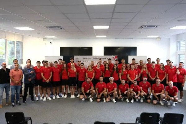 Na MI u Taranto ispraćena prva i najbrojnija skupina sportaš(ic)a i članova delegacije (52)