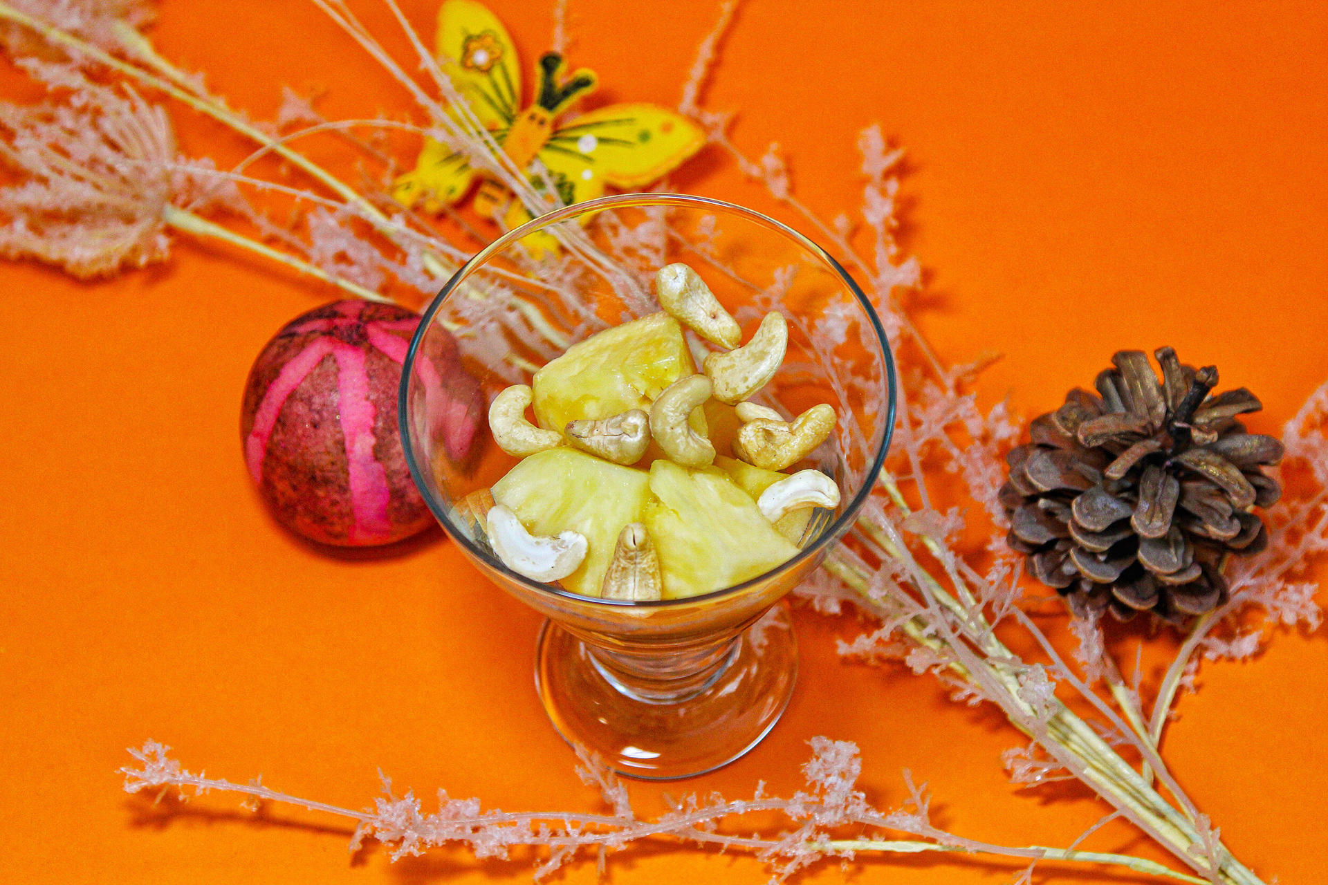Ananas i indijski oraščići